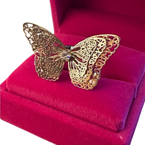 Jewelry - Elegant Gold Butterfly Ring